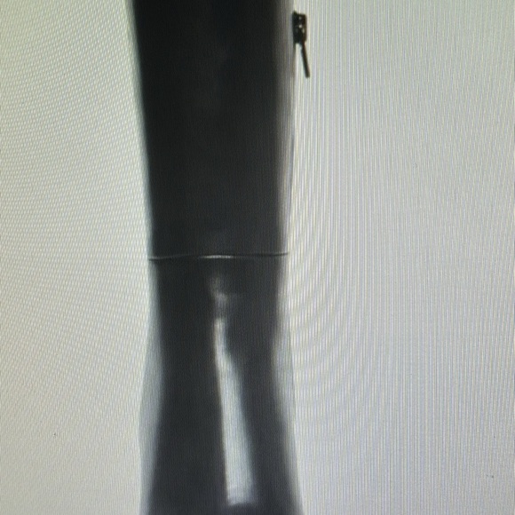 Steve Madden William Black 7.5 boots. Brand new, never worn. Asking 80 - Picture 3 of 3